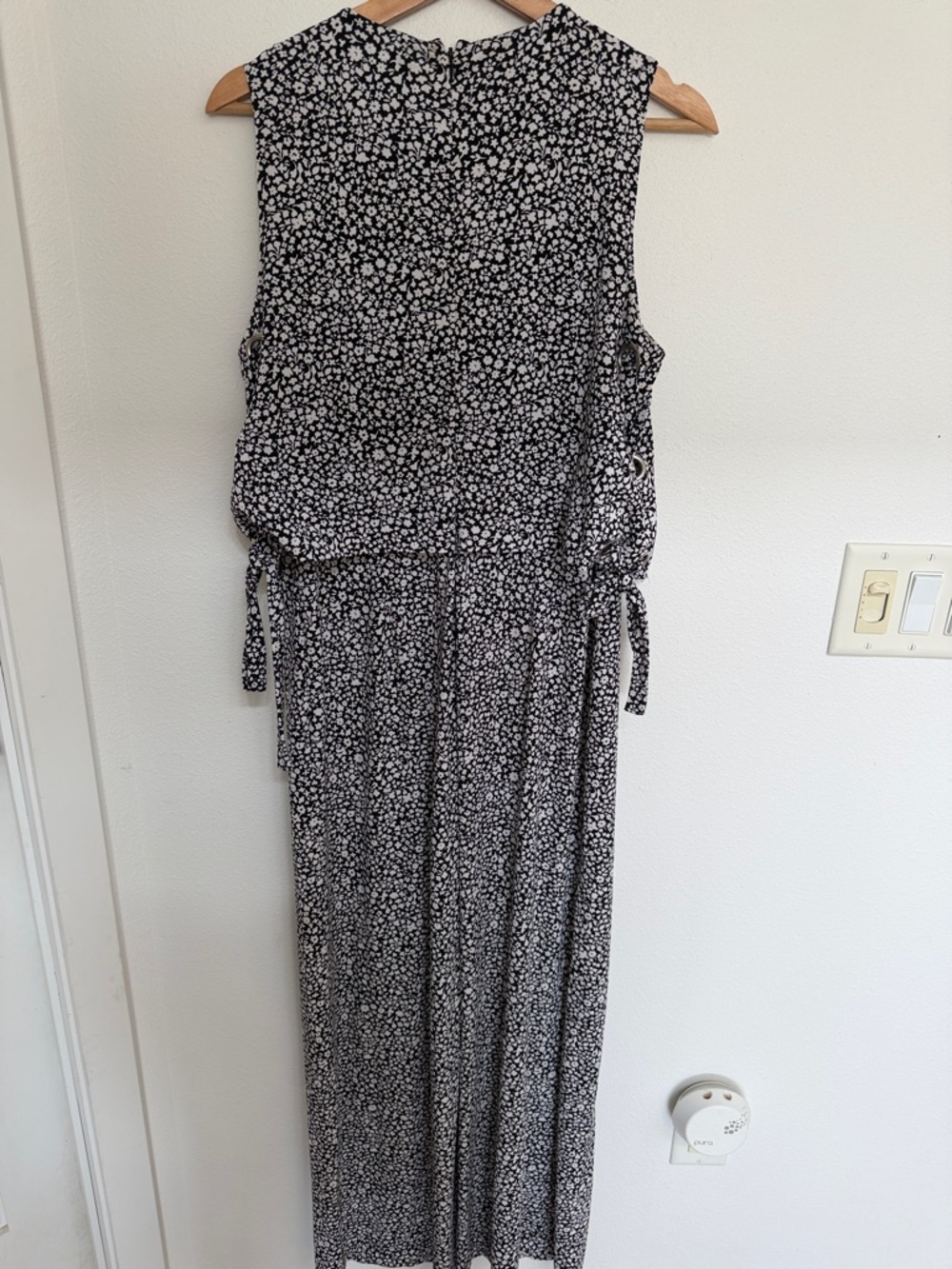 Michael Kors Black and White Floral Sleeveless Jumpsuit with Side Tie - Picture 5 of 5